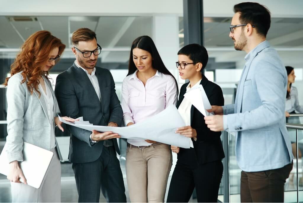 Lorem ipsum dolor sit amet, consectetur adipiscing elit. corporate teamworking colleagues in modern office KTXS67W